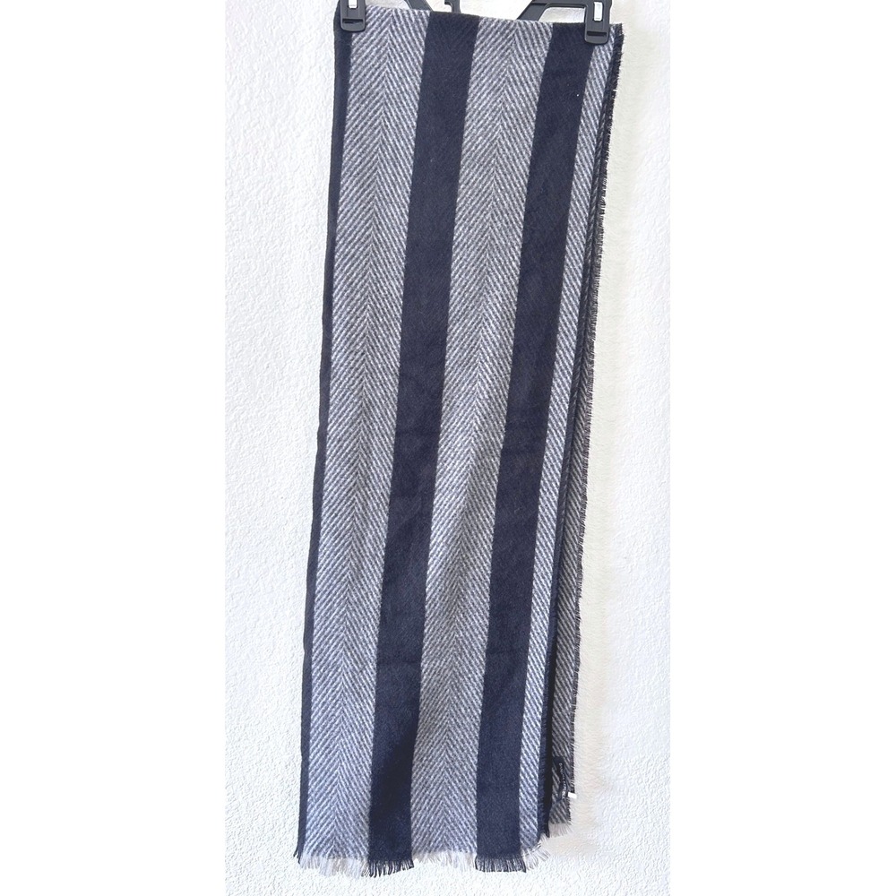 Banana Republic Scarf‎  Grey Herringbone Striped Frayed Edge Wrap